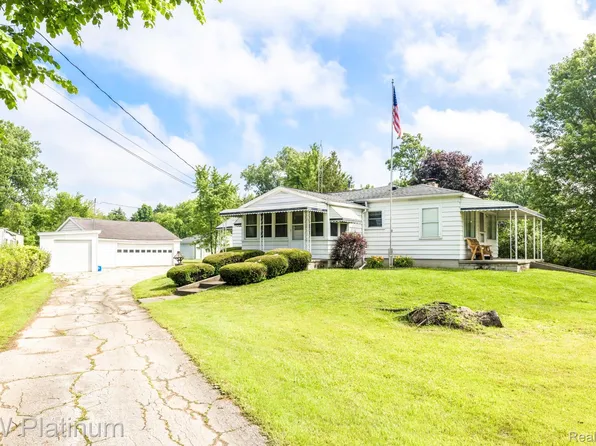 5930 Gratiot Ave, Saint Clair, MI 48079
