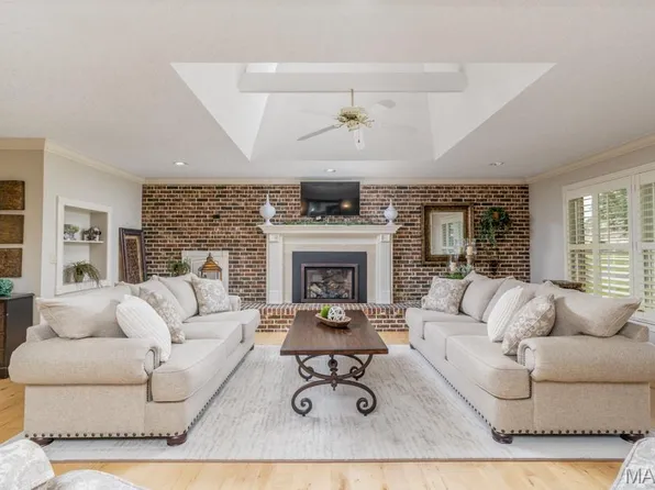 216 Coach Rd, Lebanon, MO 65536