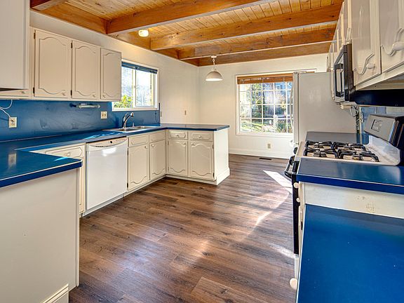 Kitchen w/ new floors, paint