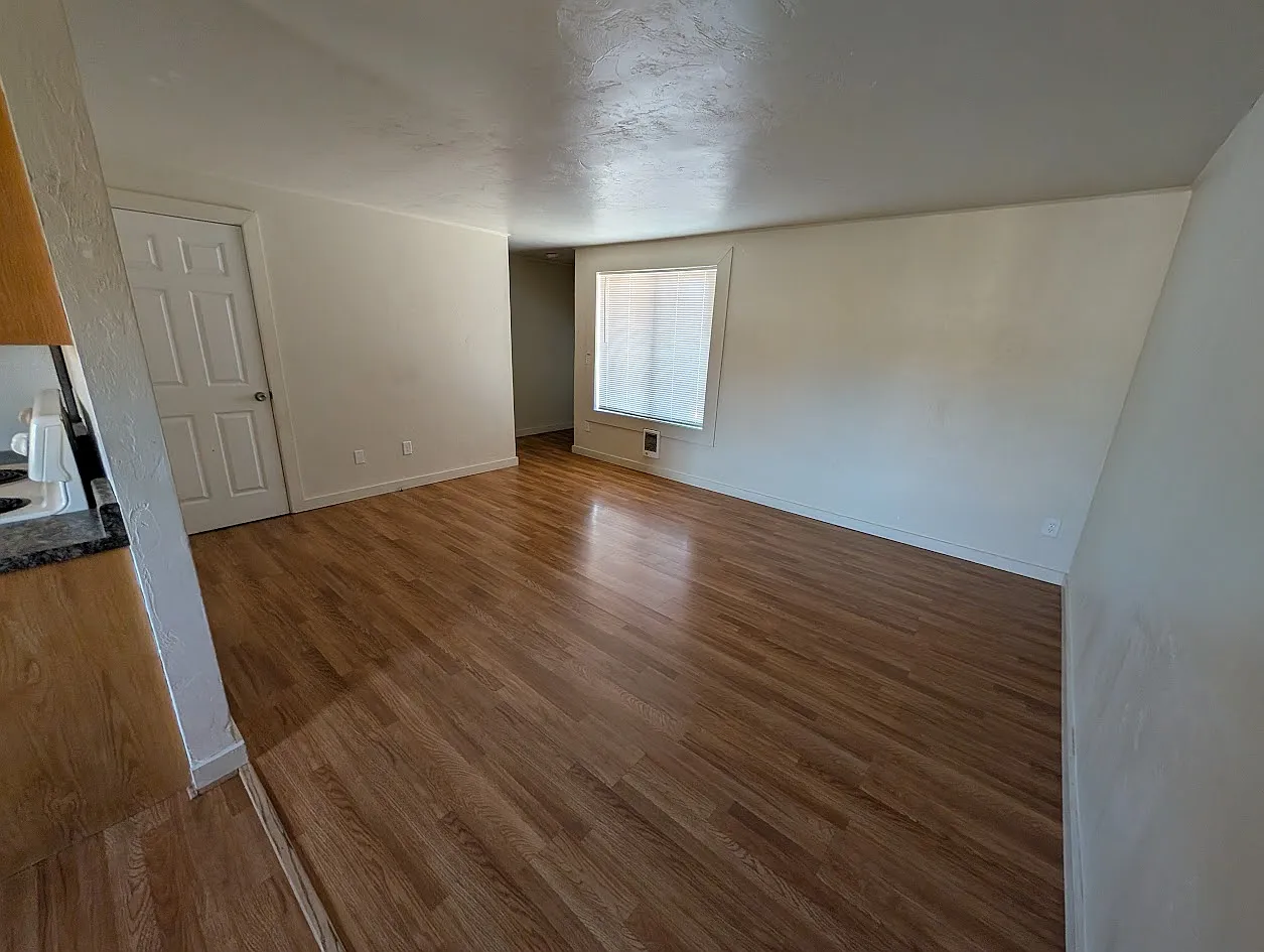 2 bed, 1.5 bath, 960 sqft, $1,300 — Photo 2