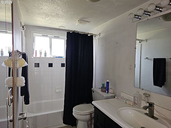 3rd image of 302 Yew St