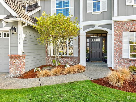 3rd image of 3601 42nd Avenue NE