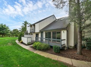 151 Firethorne Trl, Basking Ridge, NJ 07920