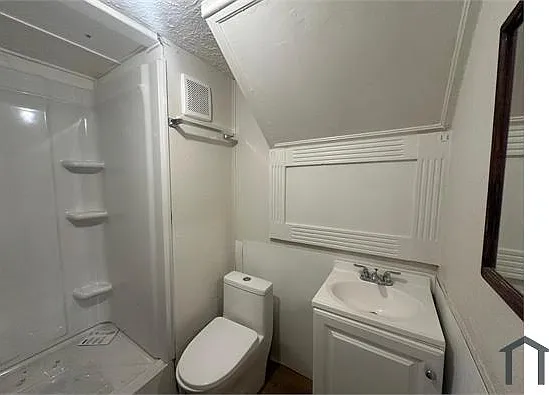 5 bed, $2,500 — Photo 4