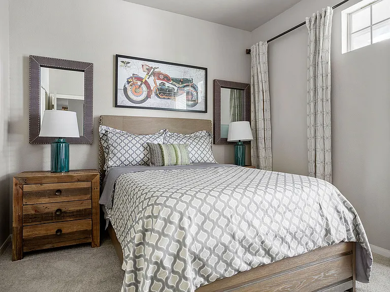 C230670_75West_Model2B2B_Bedroom_01