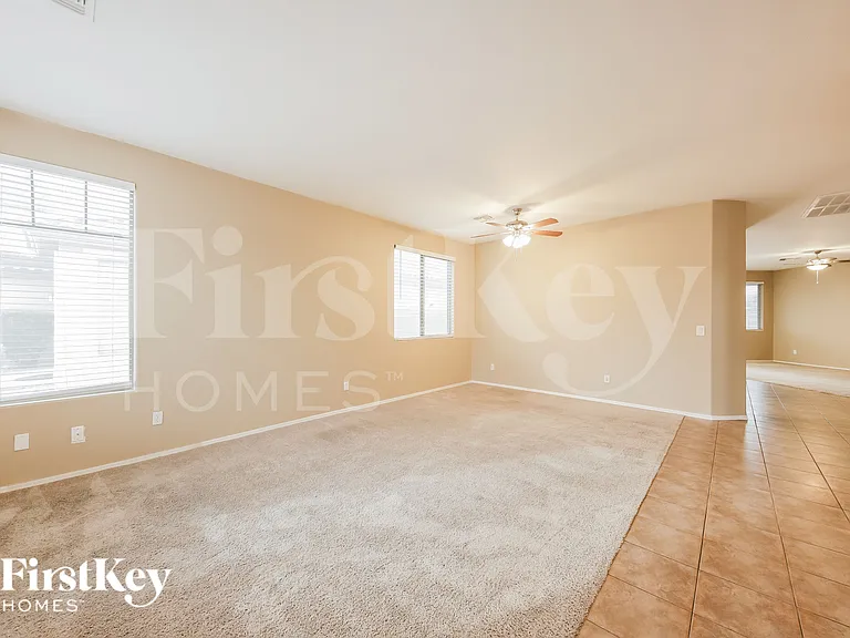 188 S 154th Ln — Photo 2