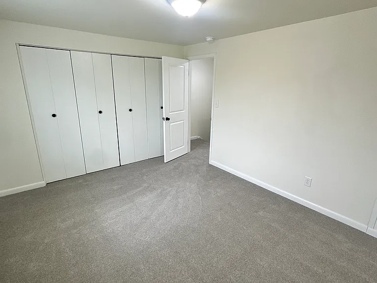 435 Hartford Sq — Photo 21