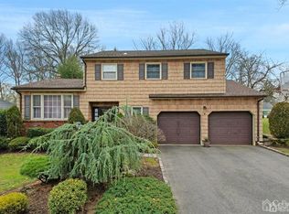 3 Nightingale St, Edison, NJ 08820