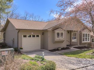 4 Hedgerose Ct #D, Asheville, NC 28805