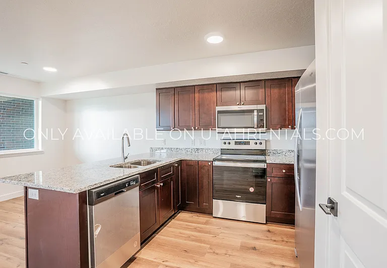 450 W Main St — Photo 18