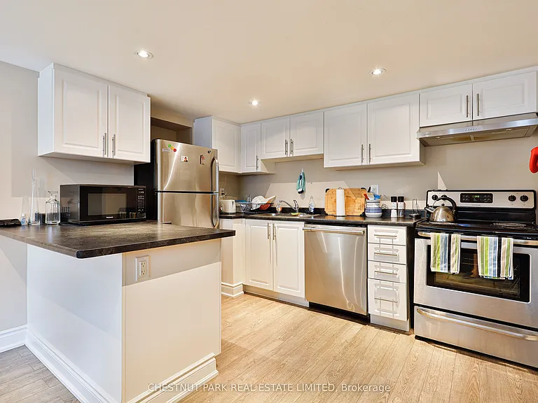 515 Spadina Rd #LOWER FRONT — Photo 7
