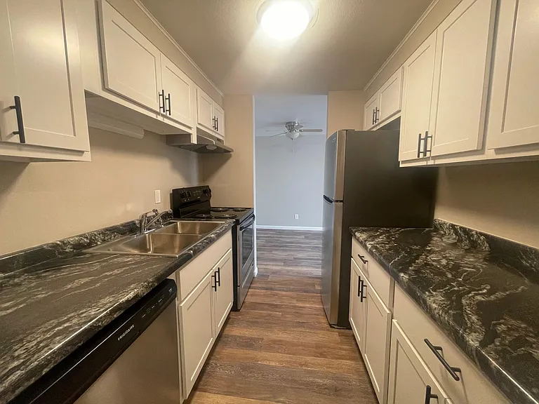 1120 Ann St #13 — Photo 1