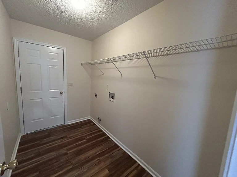 4 Idus Ln — Photo 5