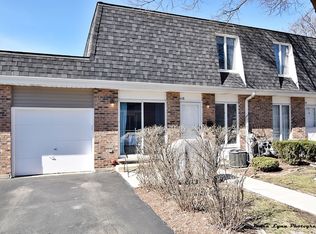448 Sunnybrook Ln, Wheaton, IL 60187