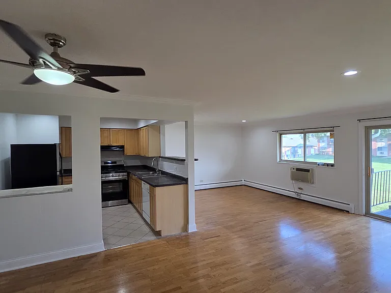 693 E Fullerton Ave #208 — Photo 2