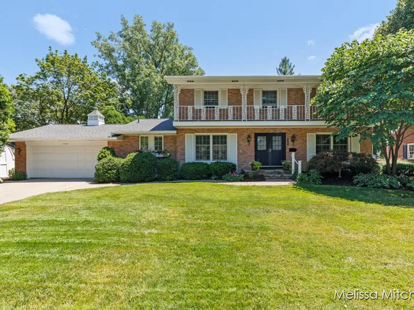 1440 Edgewood Ave SE, East Grand Rapids, MI 49506