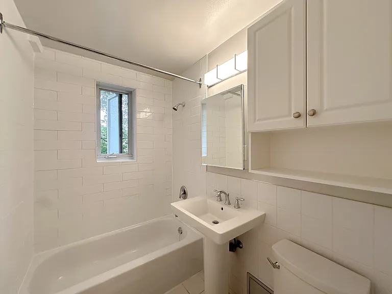 118 Montgomery Ave — Photo 11