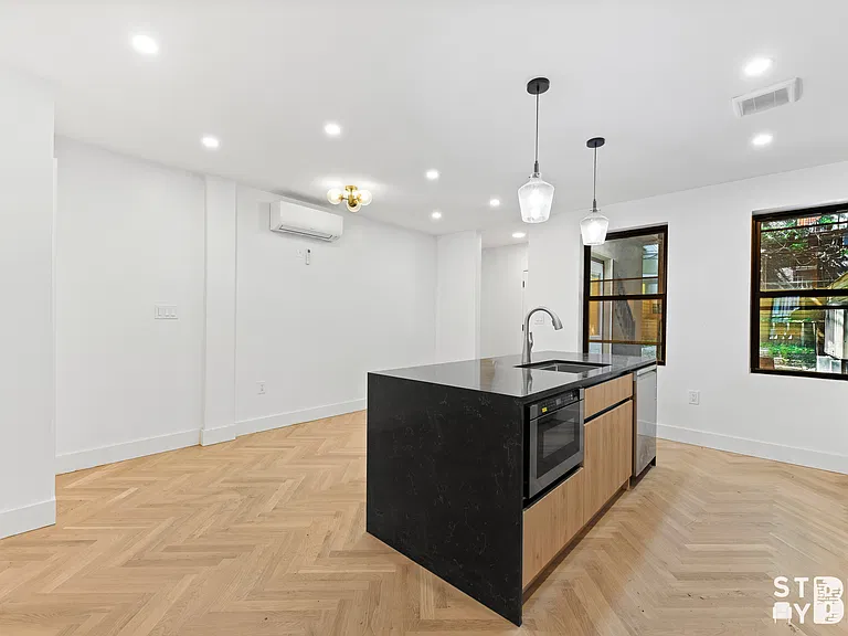 155 Monroe St #1 — Photo 6