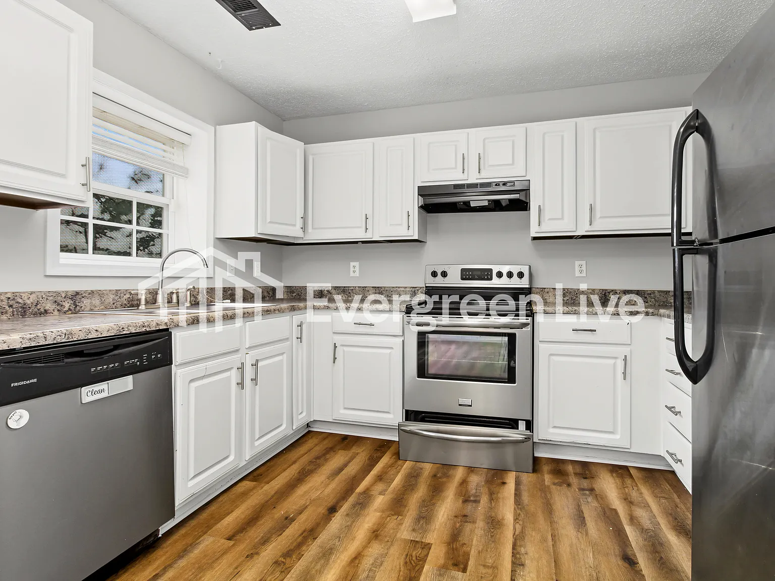 4 bed, 3.0 bath, 1728 sqft, $1,795 — Photo 4