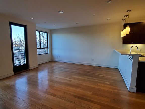 3rd image of 700 Valencia St APT 6