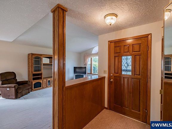 5th image of 2654 Kristin Ct NE