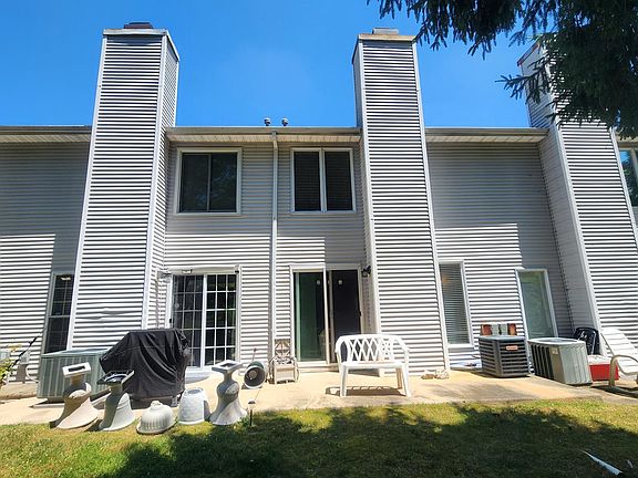 3rd image of 154 Lake Arrowhead Cir