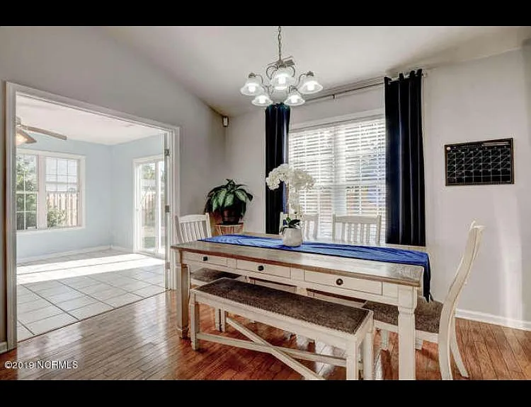 6718 Newbury Way — Photo 4