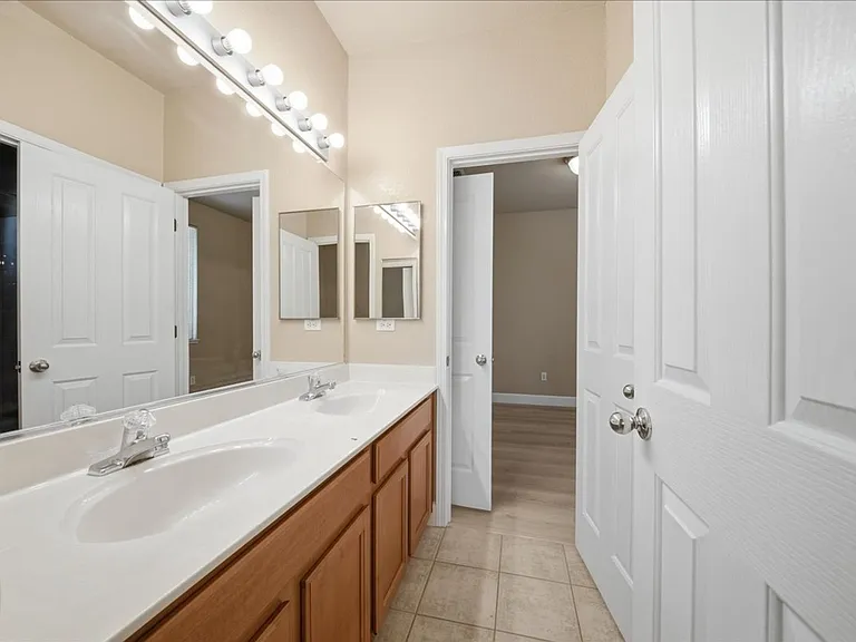 4319 Cadee Ct — Photo 37
