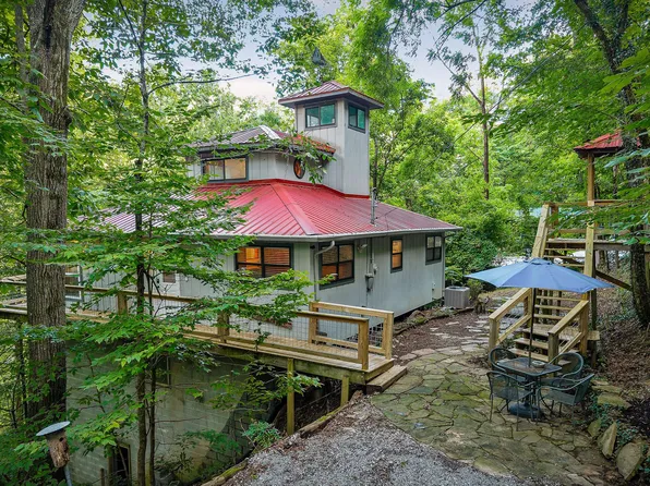 1385 Lakeside Dr, Smithville, TN 37166