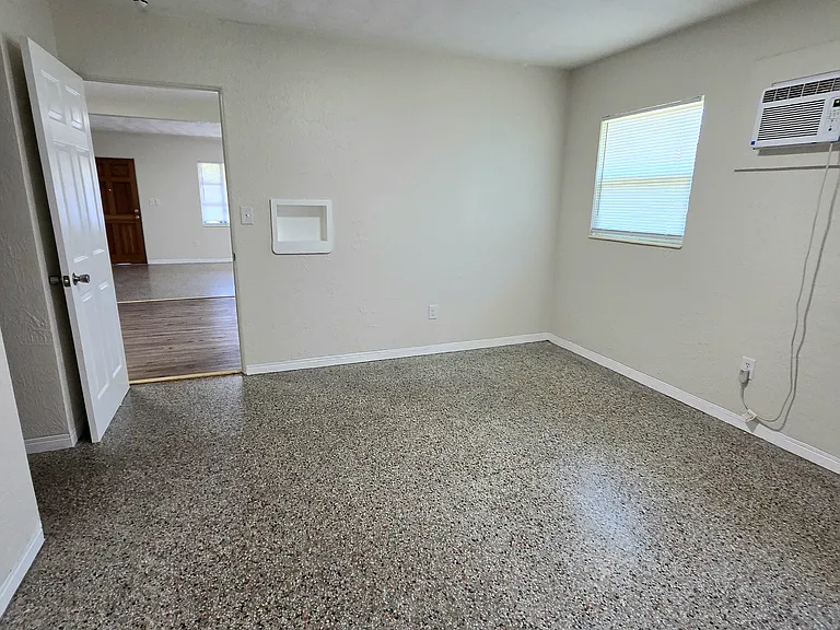 4420 19th Street Cir W #B — Photo 7