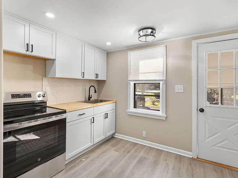 1181 Whitney Rd E #A — Photo 19