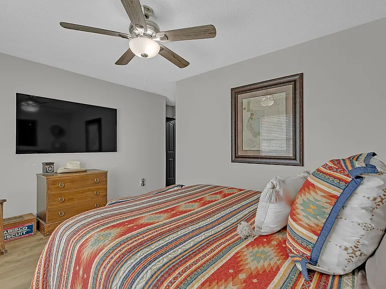 805 Vantage Ct — Photo 26