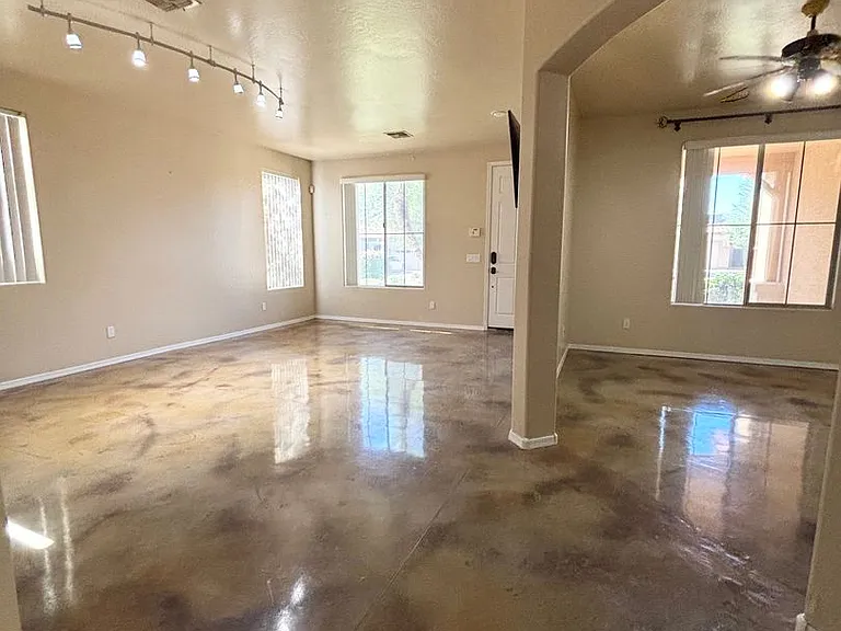 3147 E Vallejo Dr — Photo 4