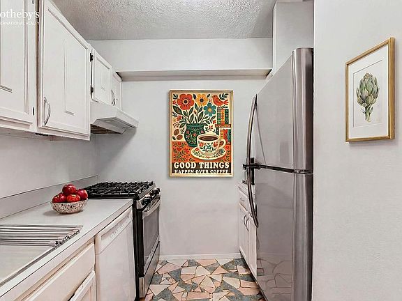 3rd image of 170 W 23rd St APT 5M