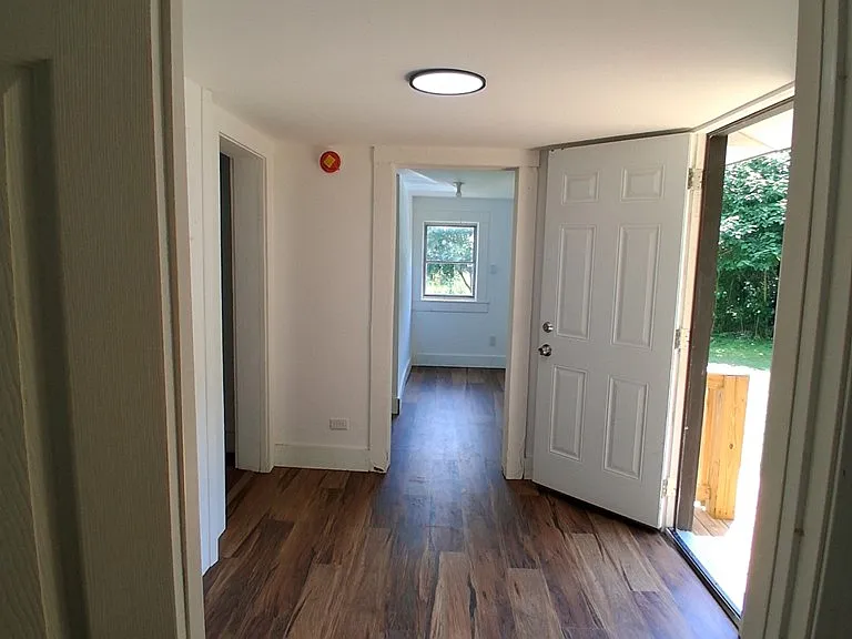 210 E 14th St SW — Photo 13