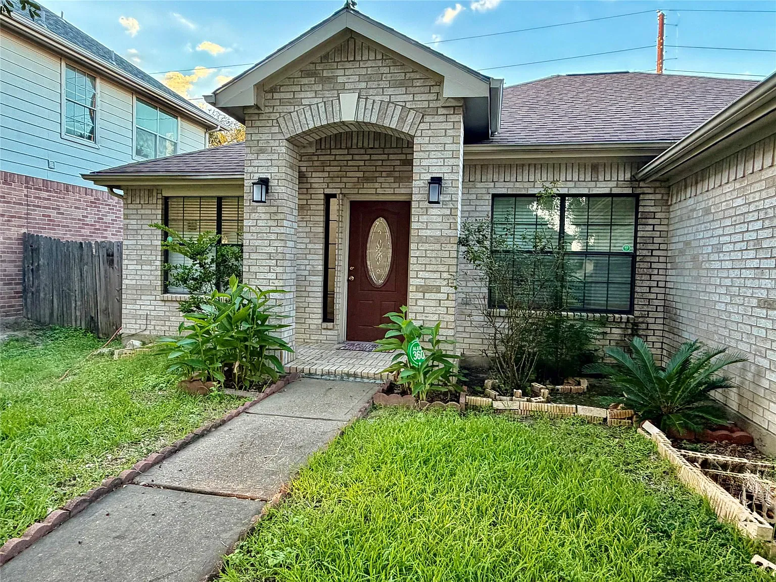 3 bed, 2.0 bath, 1999 sqft, $2,050 — Photo 3