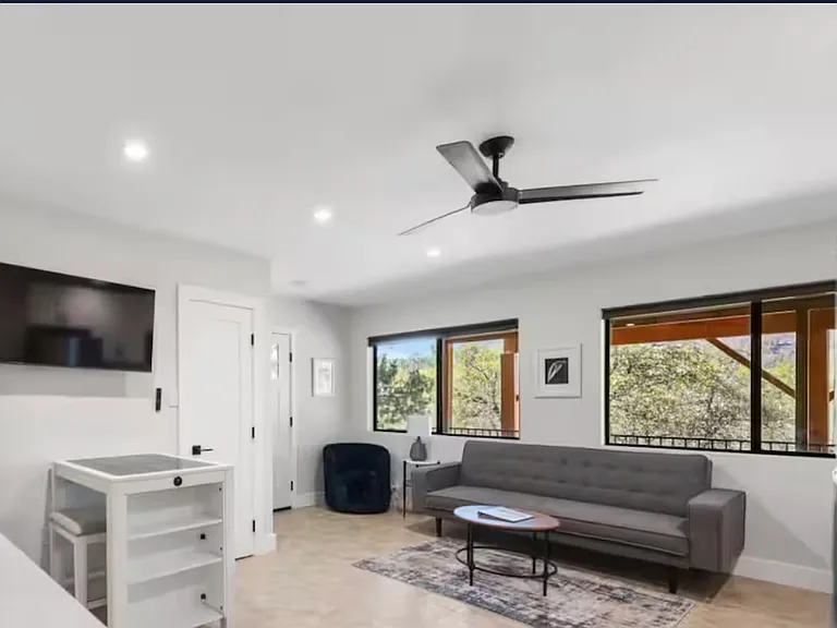 1806 Phillips Cir — Photo 5