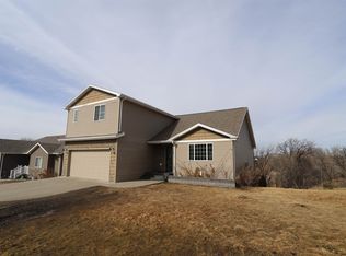 1700 Rivers Edge Dr SE, Minot, ND 58701