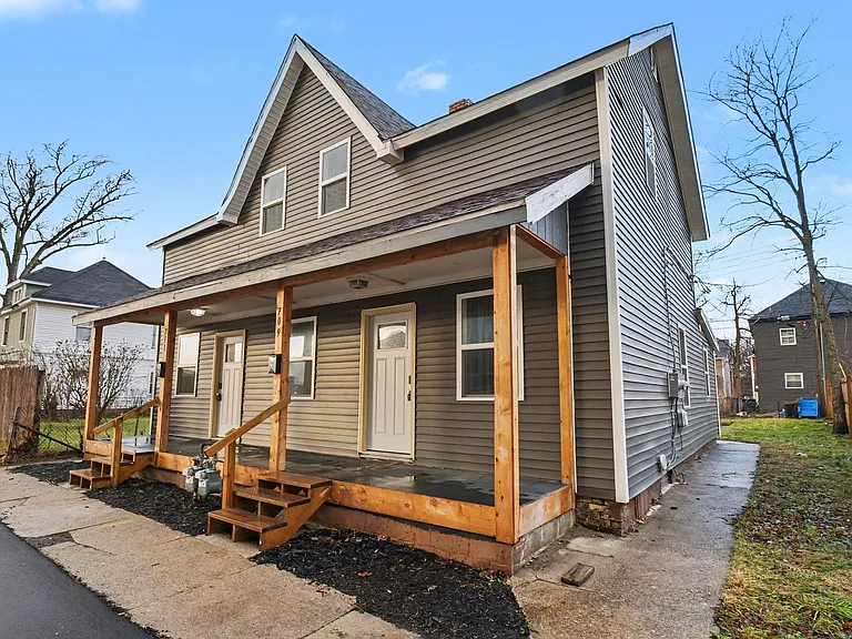 711 Napier St — Photo 2