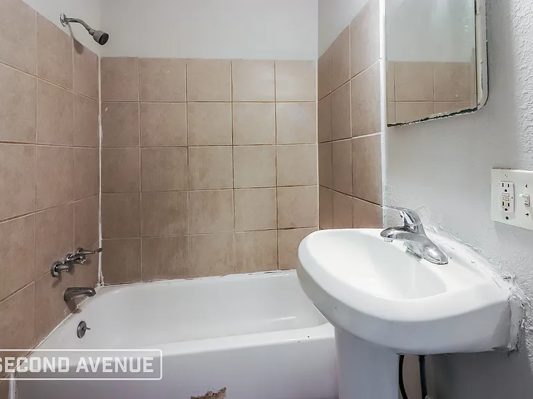 7022 S Benton Ave — Photo 20