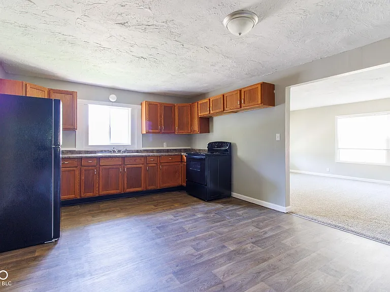 1212 W 5th St — Photo 5
