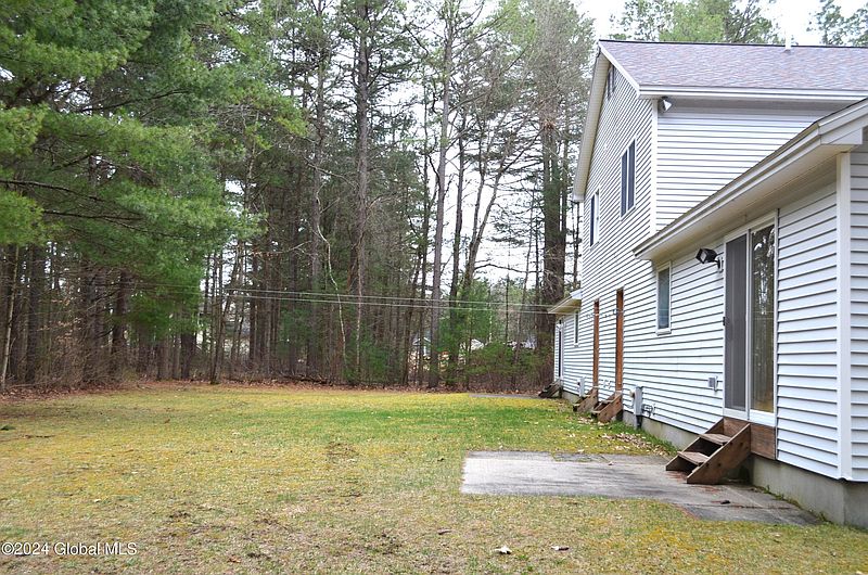 4th image of 350 Luzerne Road