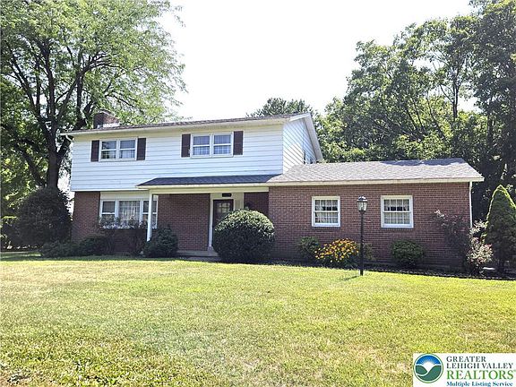 2nd image of 2145 Mark Twain Cir