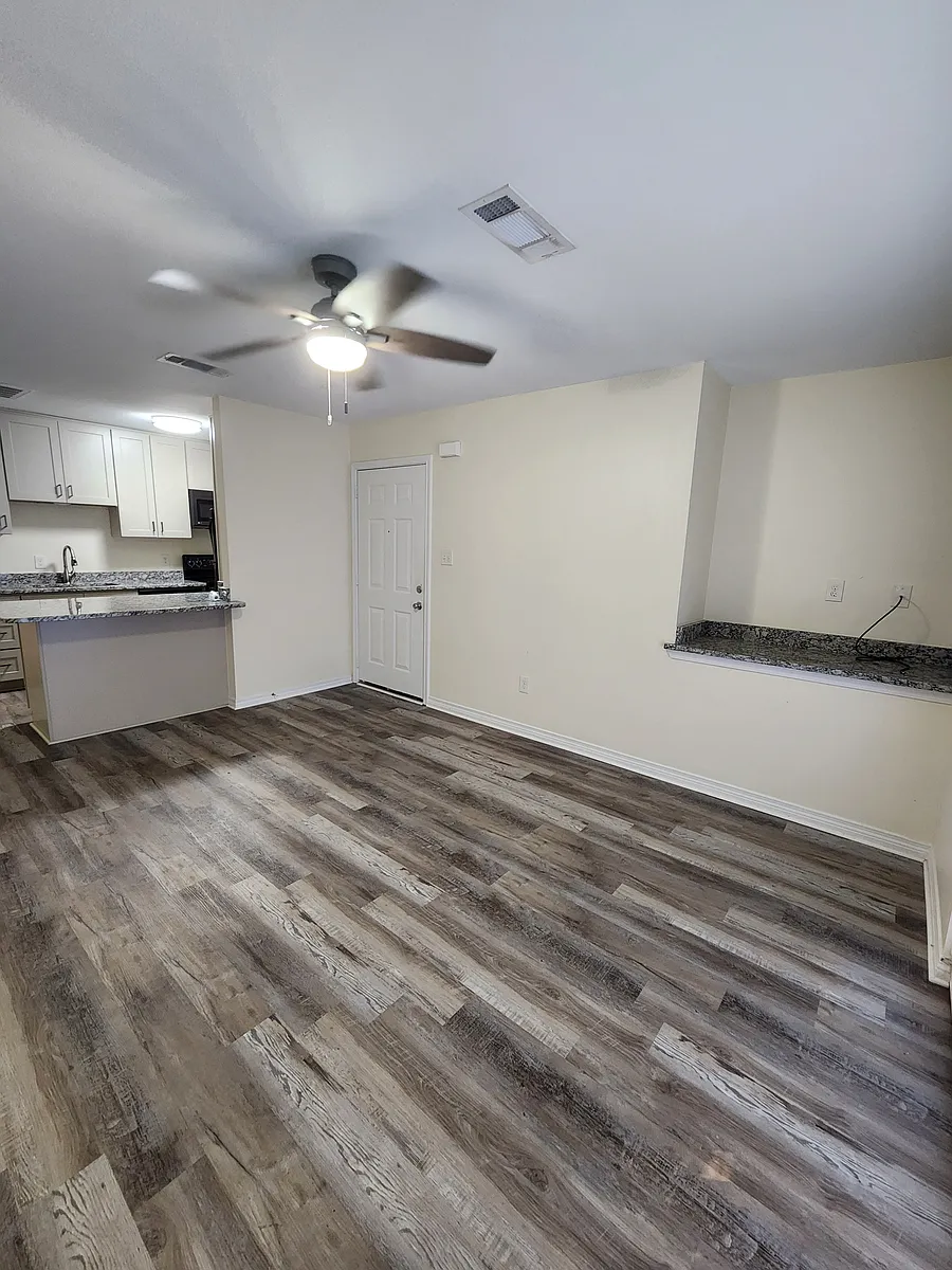 Building Photo - 4780 Pontchartrain Dr #107