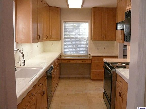 5th image of 2838 Woodlawn Ave