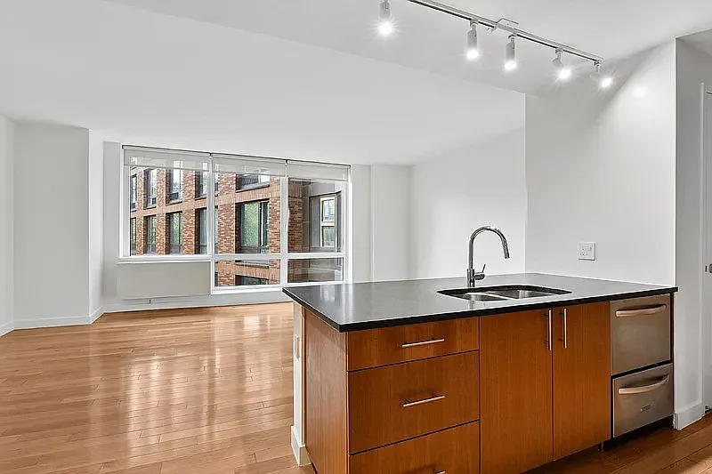 3260 Henry Hudson Pkwy #3J