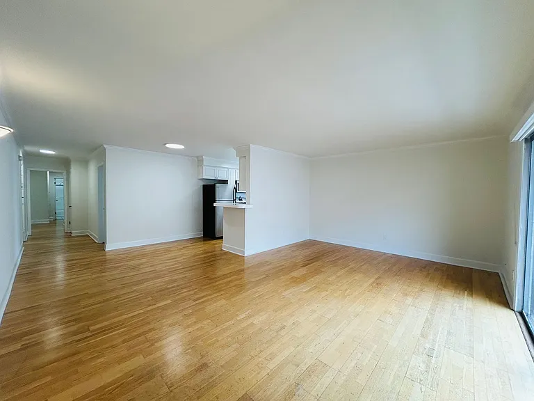 1827 Veteran Ave — Photo 4