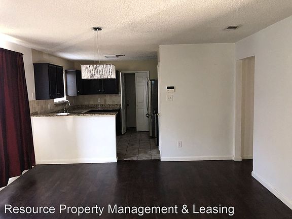 5th image of 215 S Irving Heights Dr