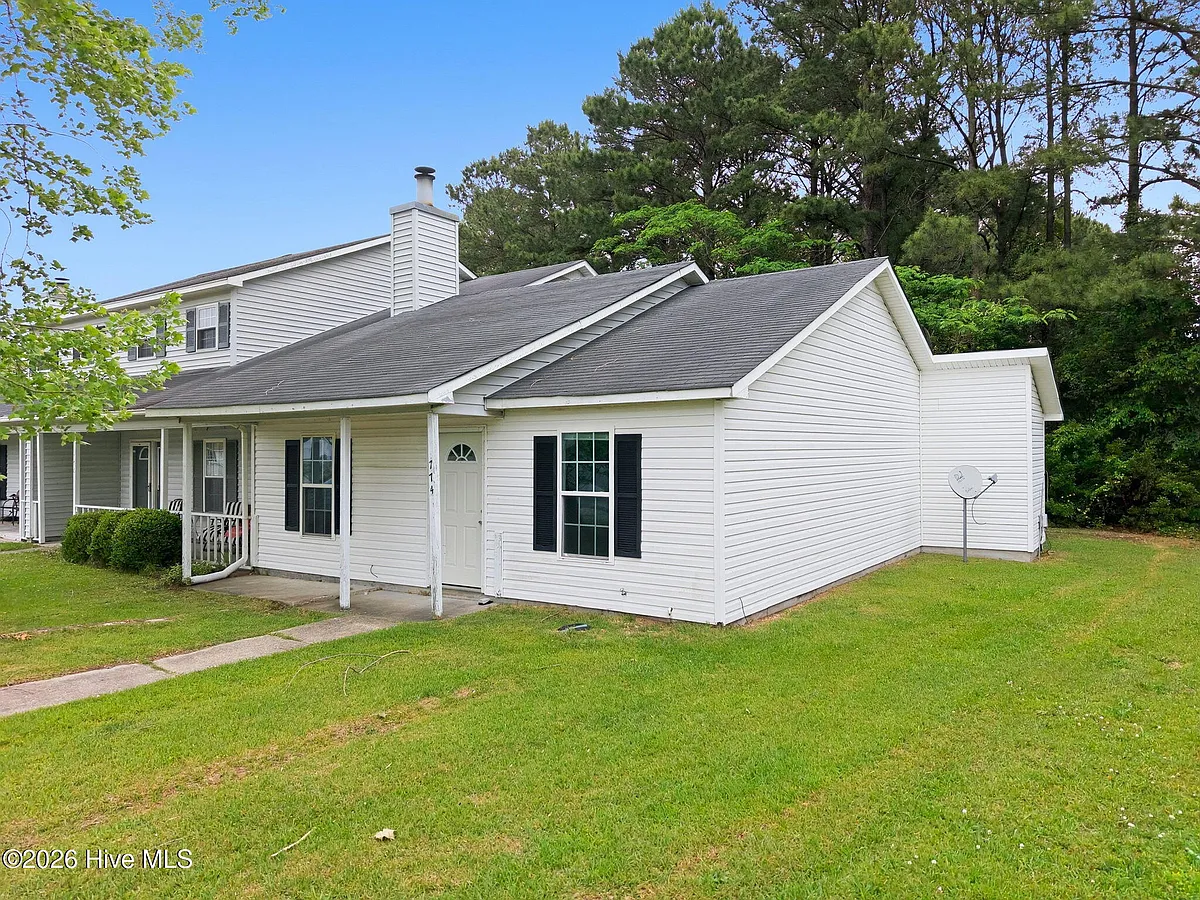 Building Photo - 774 Pinewood Dr