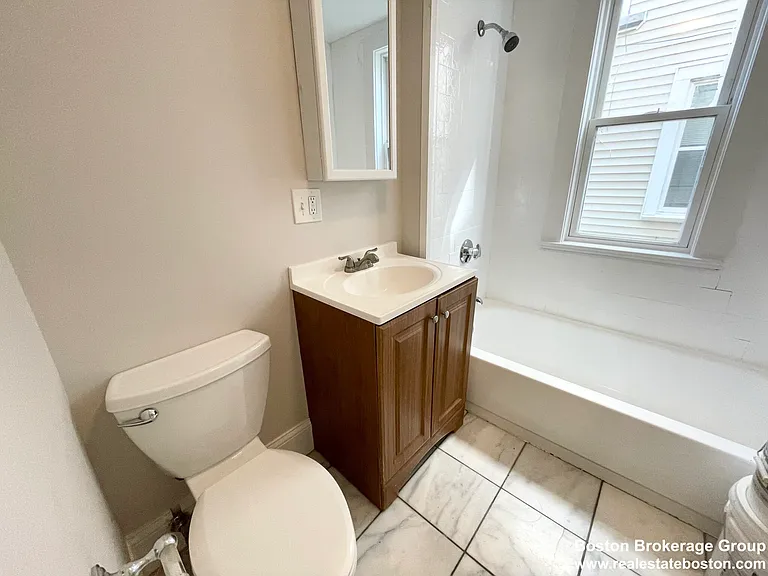 26 Taft St #1 — Photo 8